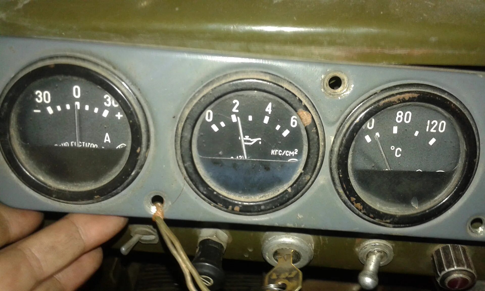 Давление масла двигатель змз 402. Указатель давления масла уаз 452 такосан. манометр давления масла змз 402 газель старая панель. указатель давления масла уаз takosan. прибор давления масла 417 двигатель механический.