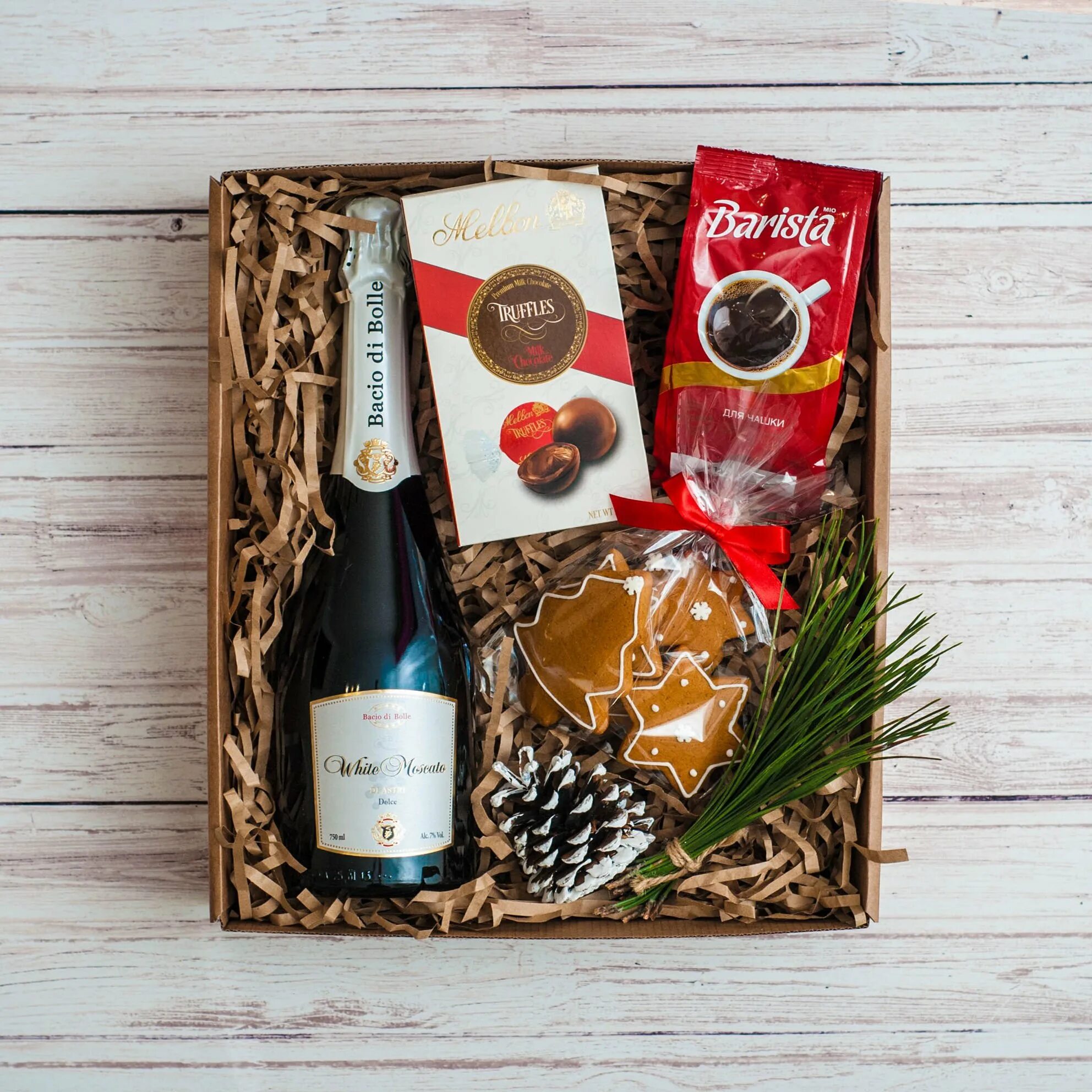 Коробка для шампанского и конфет. Новогодний подарочный набор с шампанским. Новогодний подарочный набор с шампанским. Набор шампанское и конфеты. Подарок шампанское с конфетами.