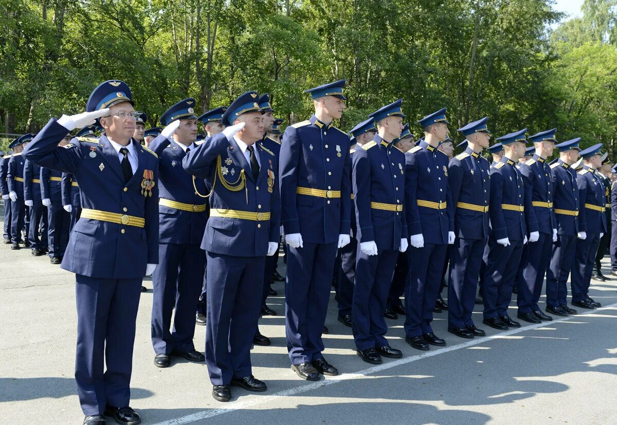 Лётное училище в Челябинске ЧВВАКУШ. Челябинск авиационное училище штурманов. Челябинское военное училище штурманов. Челябинск летное училище форма. Оренбургского военного авиационного училища