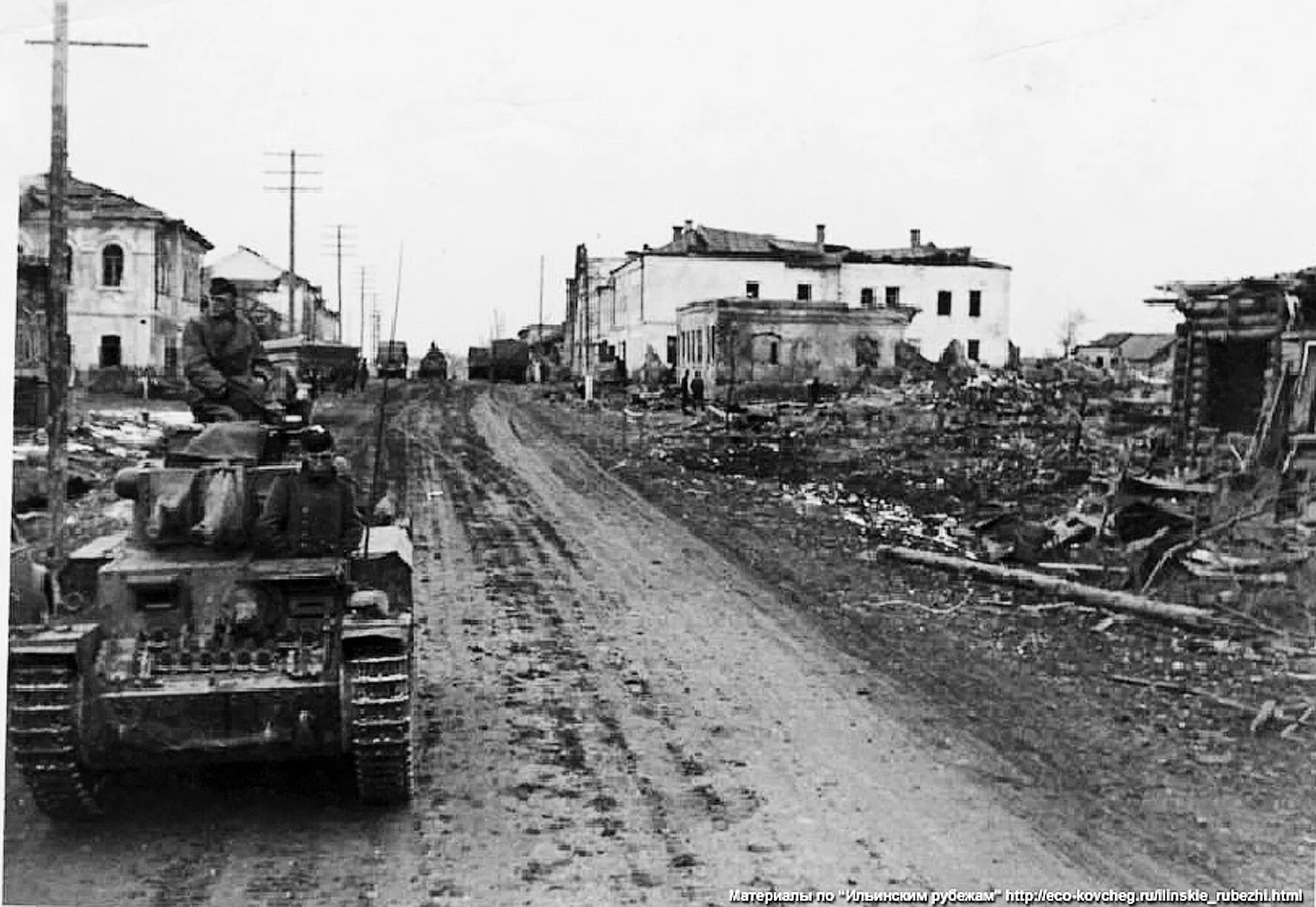 Октябрь 1941 великой отечественной войны. Медынь 1941 год. Медынь в годы Великой Отечественной войны. Оборона Медыни 1941. Немецкие танки на Варшавском шоссе 1941.