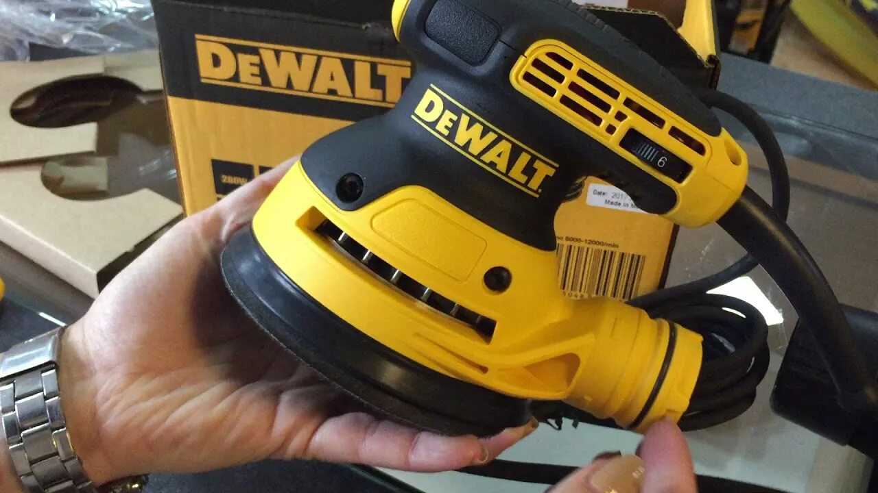 Подошва dewalt. Dewalt dwe6423. шлифовальная машинка деволт 6423. виброшлифмашина dewalt dwe 6423 эксцентриковая. эксцентриковая шлифмашина dewalt dwe6423, 280 вт, 125 мм.