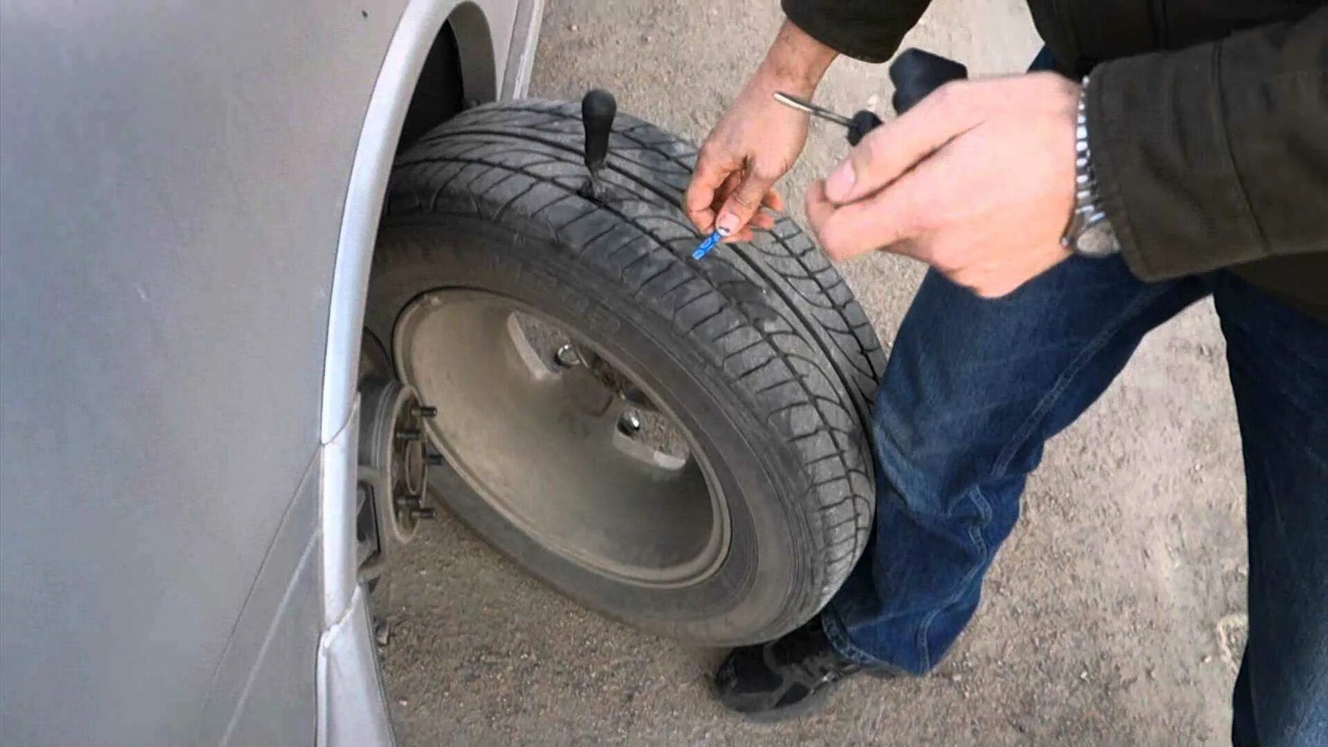 Накачивание шин автомобилей. Велосипедное колесо. Накачка колес. Велосипедное колесо заставка. Накачать шину.