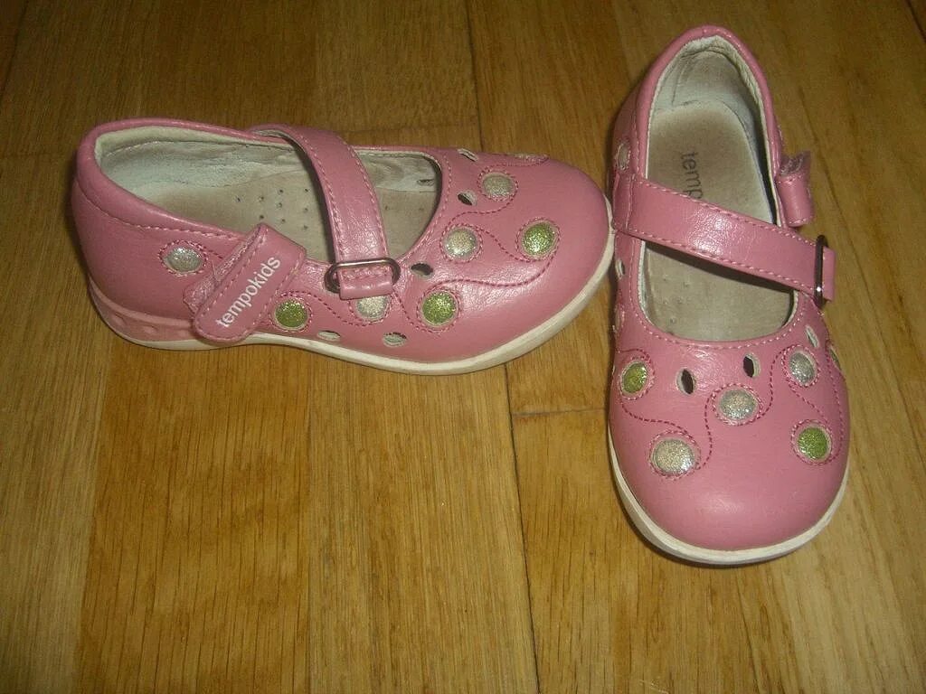 Детские туфли серебряные. Детские туфли 25 размера. Туфли детские кожаные классические. Туфли белые плей тудей. Туфли для девочки нарядные.