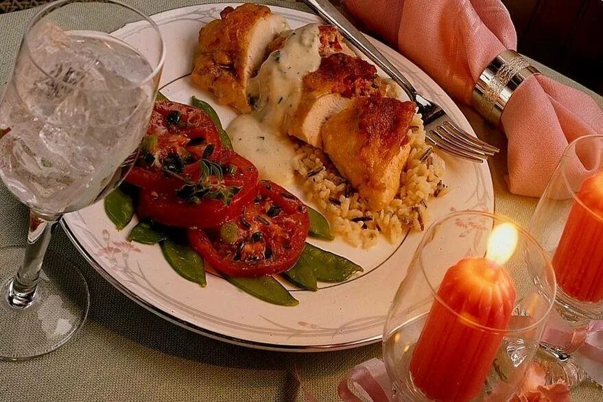 Что приготовить на двоих быстро. Стол для романтического ужина на двоих. Романтический ужин. Еда для романтического ужина. Что приготовить на двоих быстро.