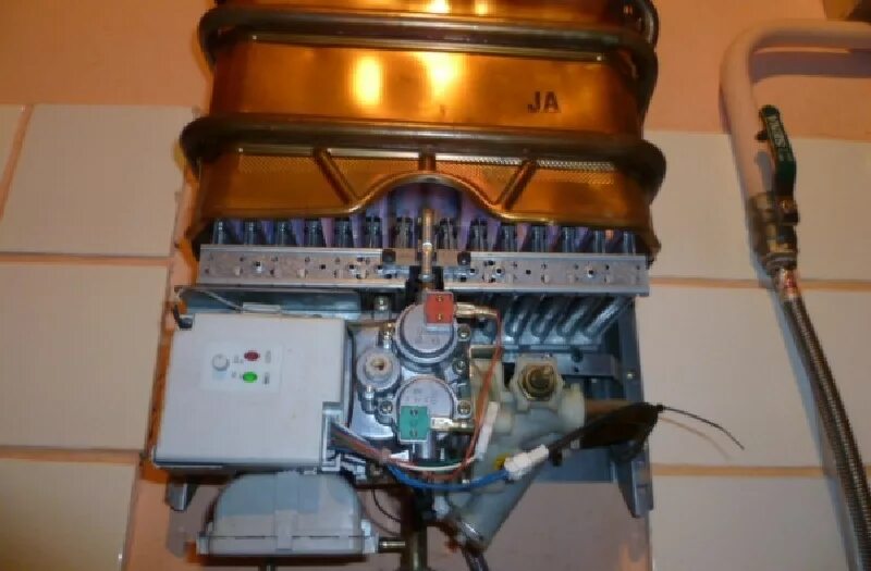 капает газовая колонка нева 4511. колонка нева 3206. газовая колонка оазис микровыключатель течёт вода. батарейки для колонки нева. теплообменник впг zanussi gwh-10 fonte.