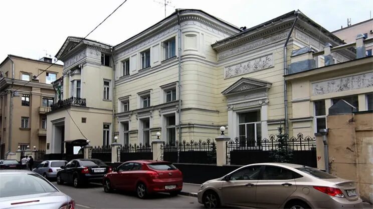 Гранатный переулок 13 посольство Таджикистана. Консул Таджикистана в Москве. Метро Баррикадная посольства Таджикистан. Посольство Республики Таджикистан в Москве.