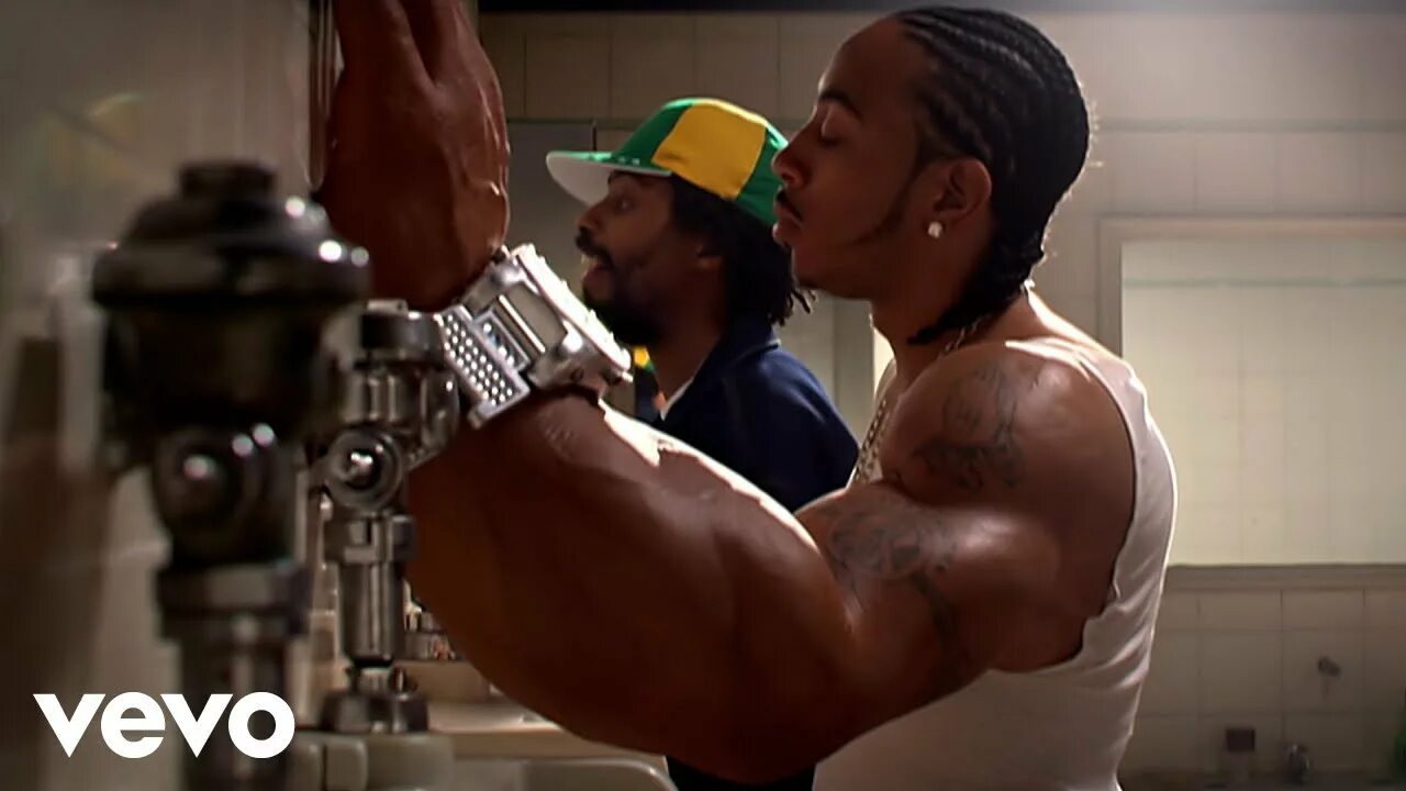 Get back speed up. Лудакрис гет бэк. ludacris руки. ludacris большие руки. ludacris get back.