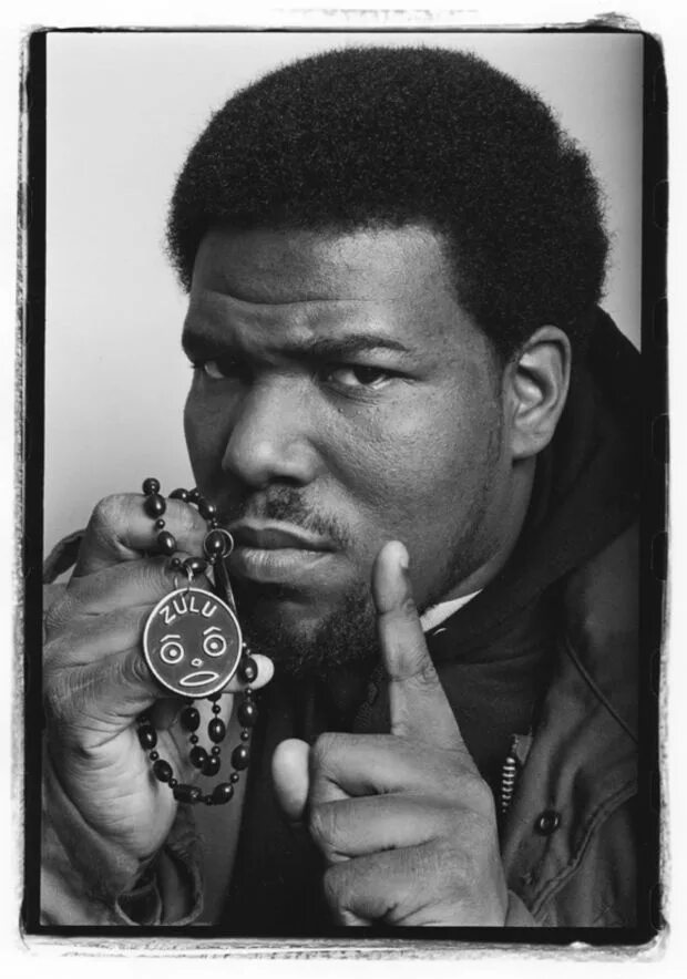 Африка бомбата. Afrika bambaataa. африка бамбата в молодости. dj afrika bambaataa. африка бамбата &quot;планета рок&quot;..
