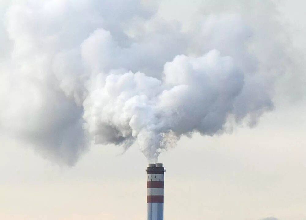Выброс в атмосферу газов приводит к. Заводы загрязняют воздух. смог загрязняющие вещества. у метана низкий выброс в атмосферу. выбросы метана картинки.