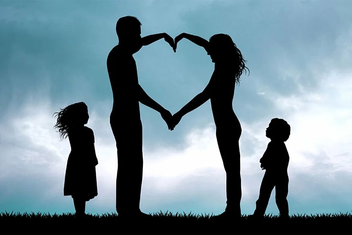 Любящие родители любимого ребенка. Семья. Любимая семья. Картинки семья любовь. Сердце семья.