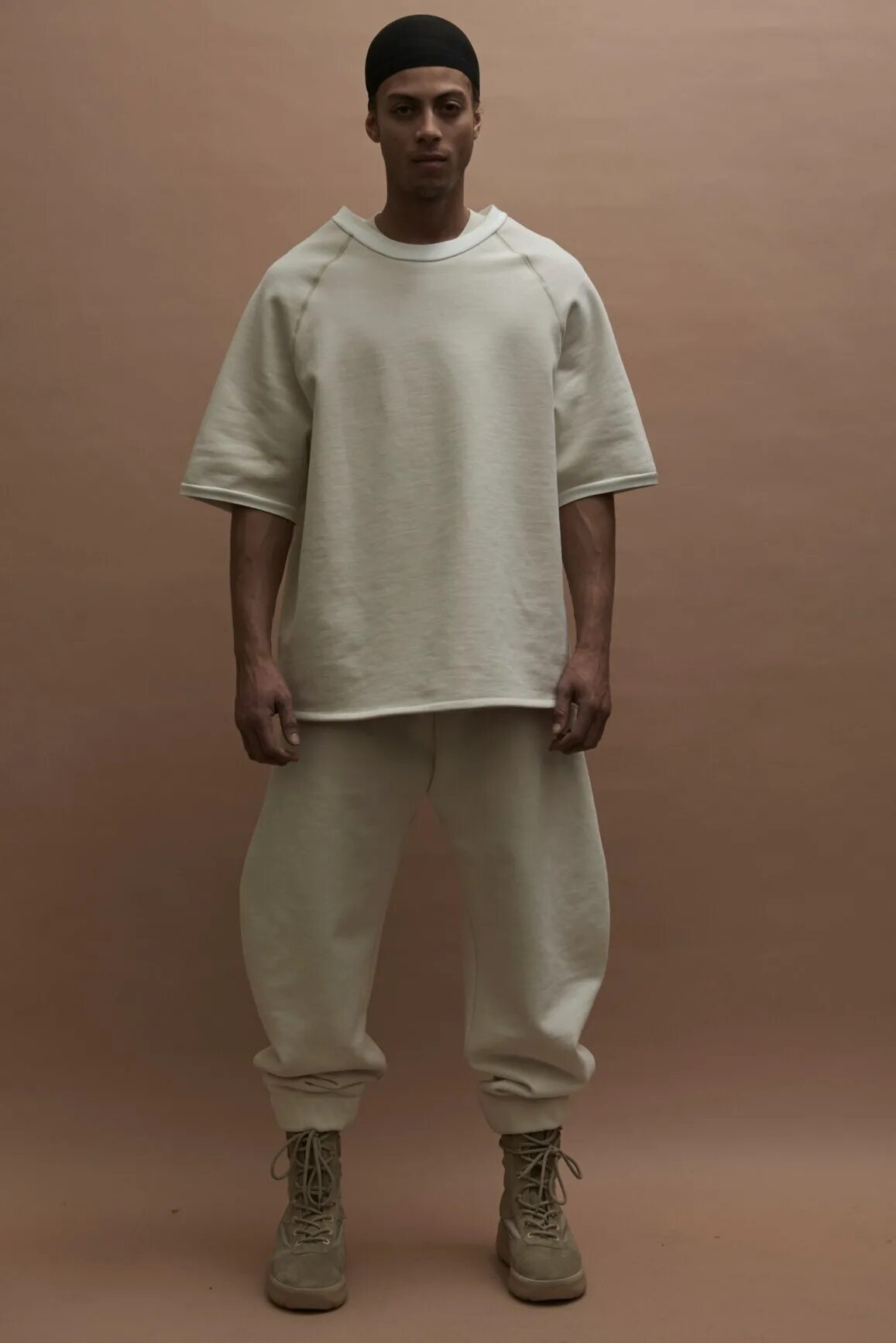 Канье Вест. Одежда Yeezy Kanye West. Кани Вест коллекция Yeezy. Yeezy одежда