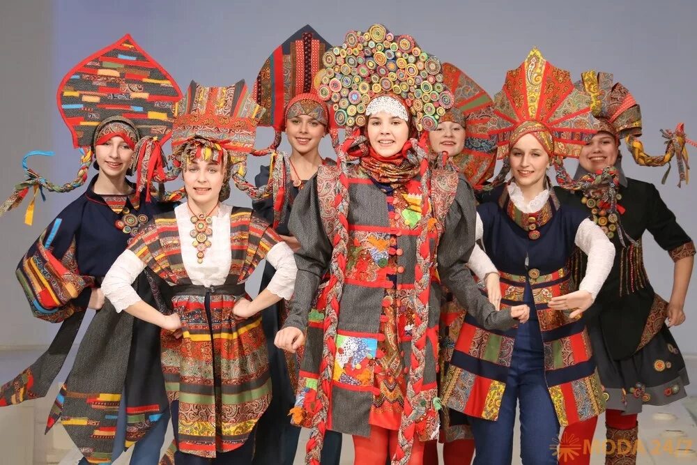 Коллекция народного костюма. Театр моды алиса иваново. стилизованный русский костюм. театр моды русского костюма. показ в народных костюмах.