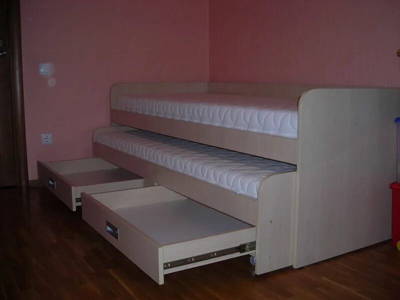 2 выдвижная кровать. Кровать Ивиса 2-82 с выдвижным спальным. Кровать Вирсавия-2 выкатная. Двухъярусная выкатная кровать икеа. Кровать выкатная двойная икея.