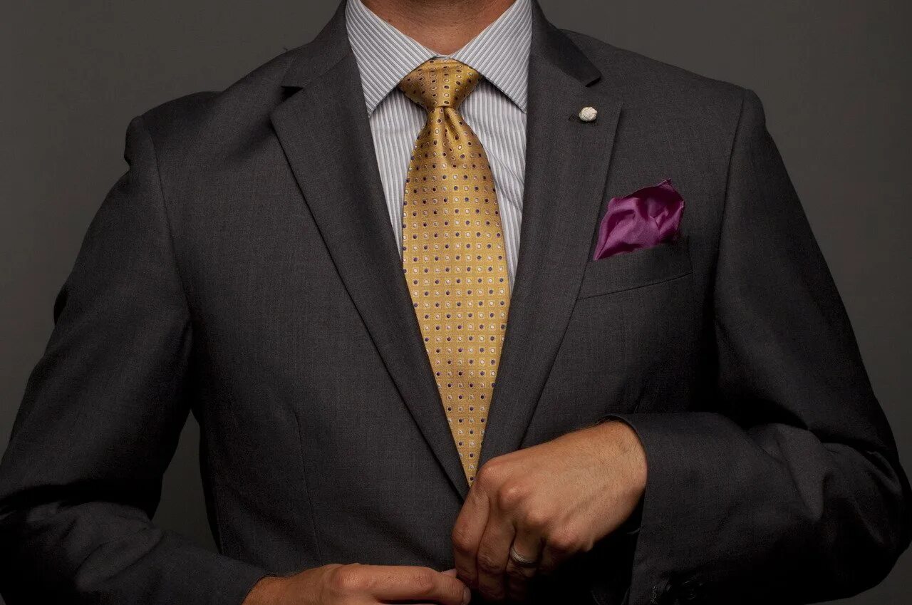 Мужчина в галстуке. Костюм с галстуком. Деловой костюм галстук. Костюм с галстуком. Деловой костюм галстук.