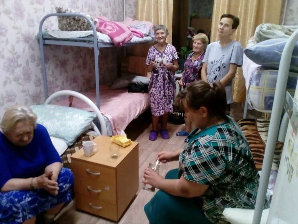 Общежитие ночлежки для бездомных. Хостелы для бомжей в Новосибирске. Дома для бездомных Новосибирск. Благотворительность в Новосибирске.