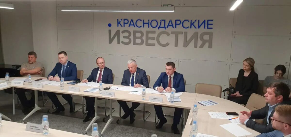 Краснодарские известия. Газеты краснодара. Краснодарские известия. Краснодарские известия. Краснодарские газеты.
