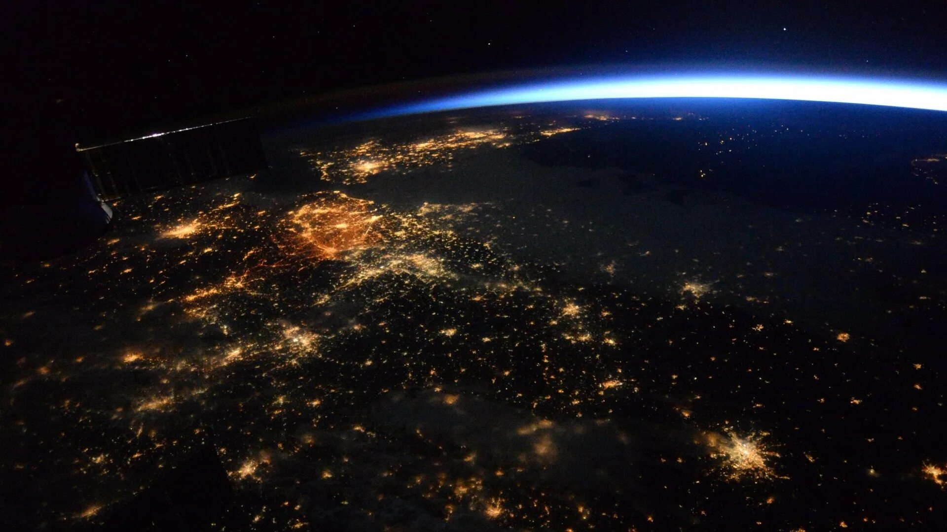 Космос показать видео. Красивый вид из космоса. Вид земли из космоса. Планета вид из космоса. О земле и космосе.