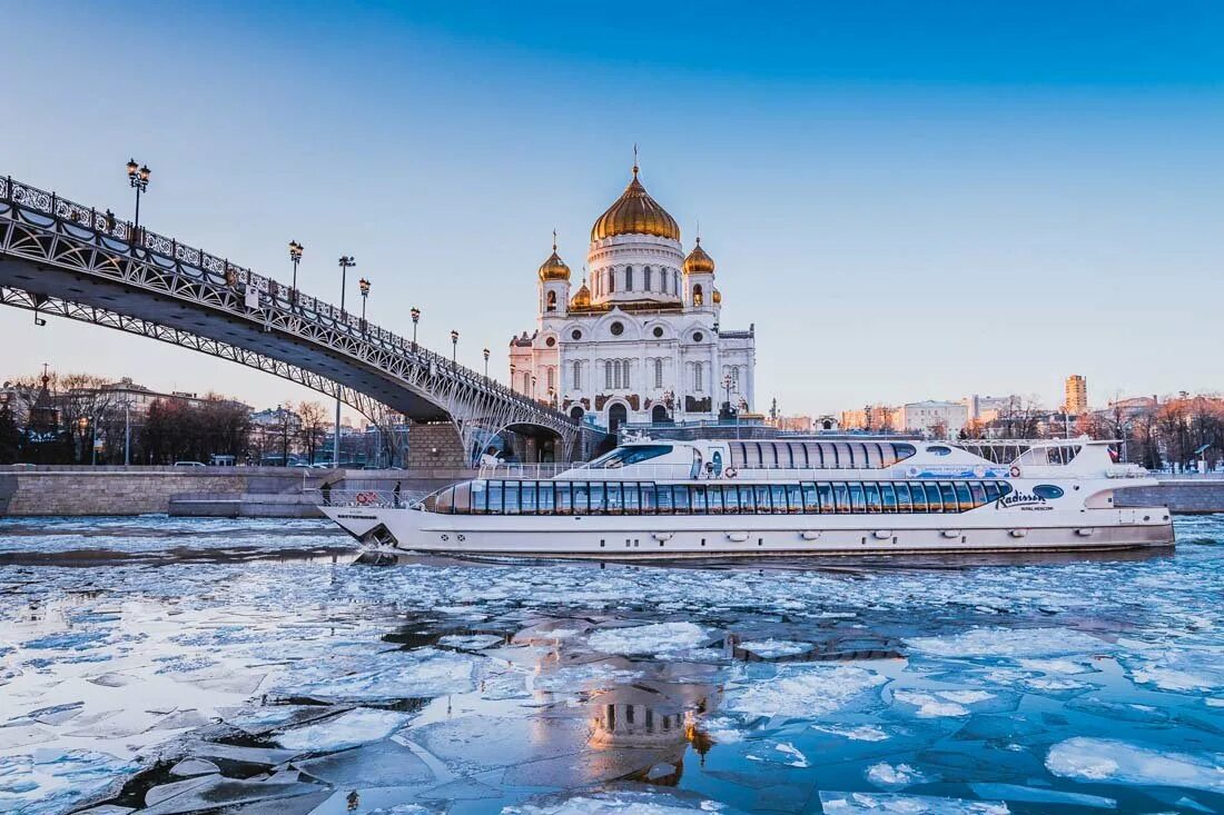 Прогулки на теплоходе зимой. Рэдиссон москва река. флотилия рэдиссон ройал, москва, набережная тараса шевченко. рэдиссон речные прогулки. корабль рэдиссон москва река.