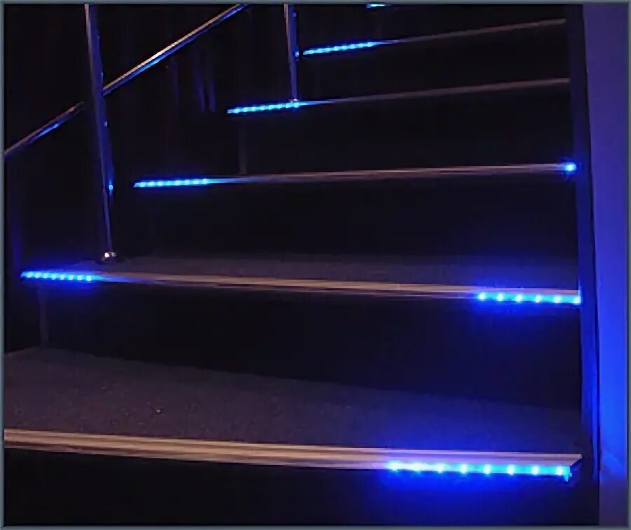 Современные потолки. Точечный светильник центрсвет. Подсветить 1. Парящий натяжной потолок. Подсветка в интерьере.