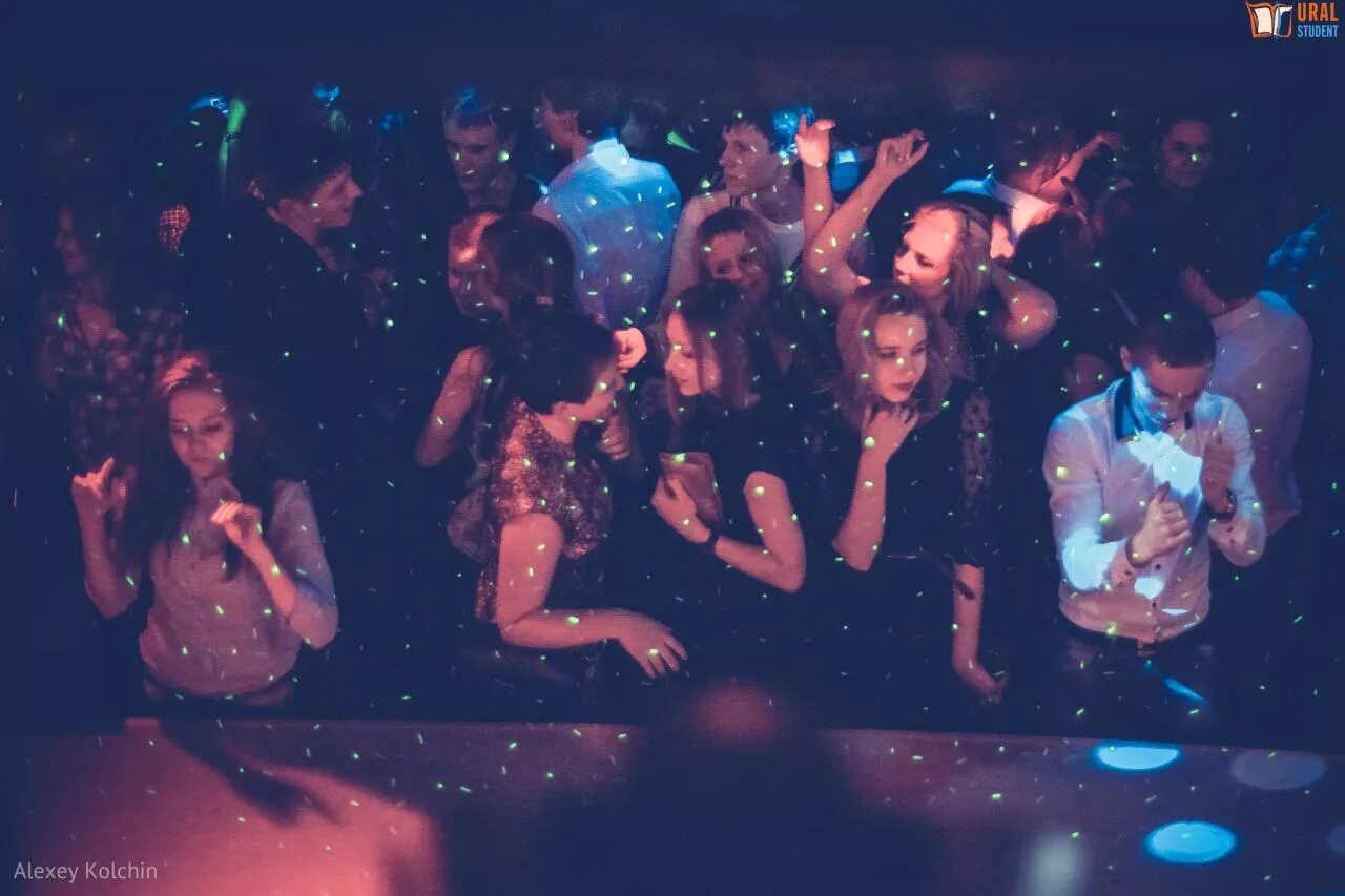 Клуб начало хорошего. Клуб начало хорошего. После 2 момент на вечеринке. Клуб начало хорошего. L-club.