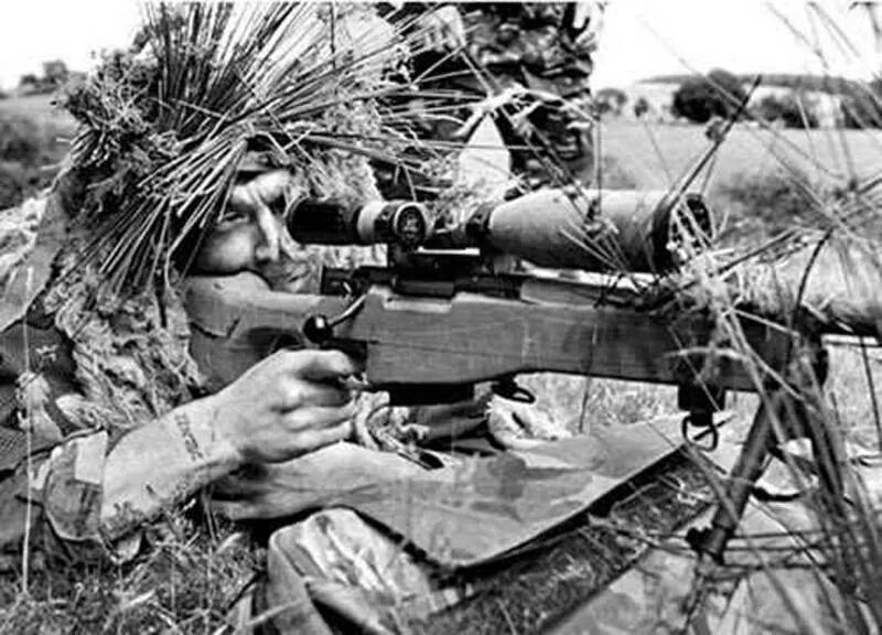 Я снайпер. Карлос Хэскок снайпер. Карлос Хэскок белое перо. Американский снайпер во Вьетнаме.