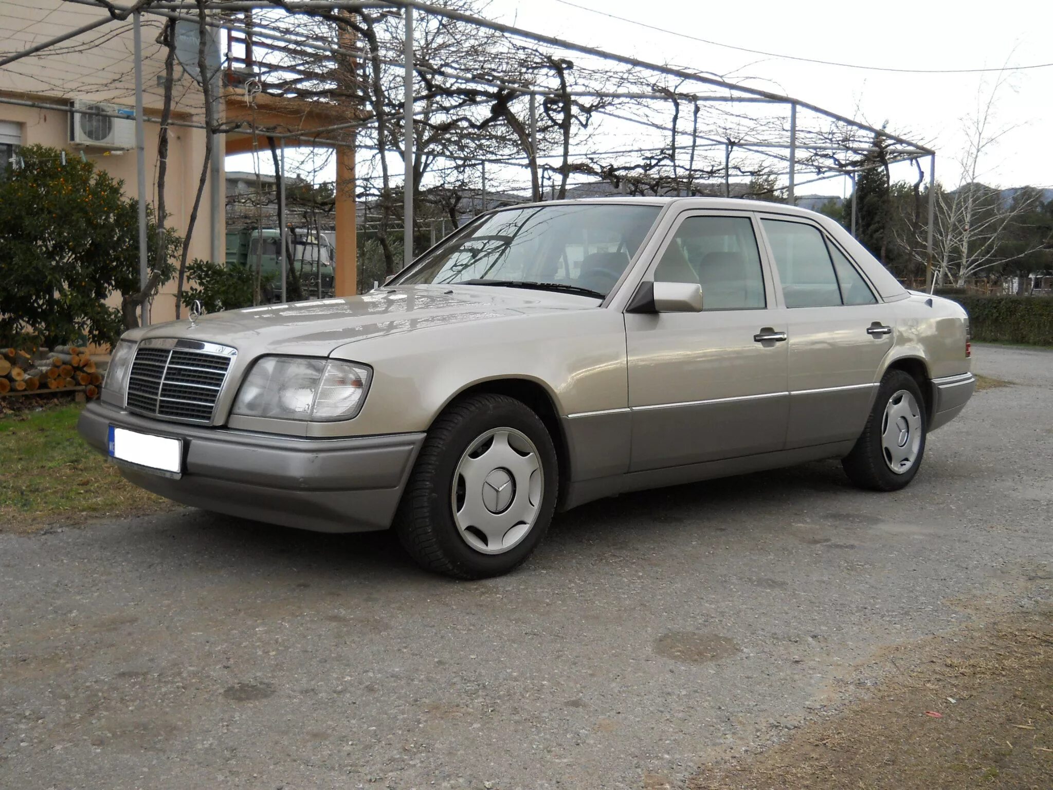 Авито купить мерседес 5 5. Mercedes w124 дизель. Мерседес 124 е дизель. Мерс 124 дизель. Мерседес Бенц 124 в дизель.