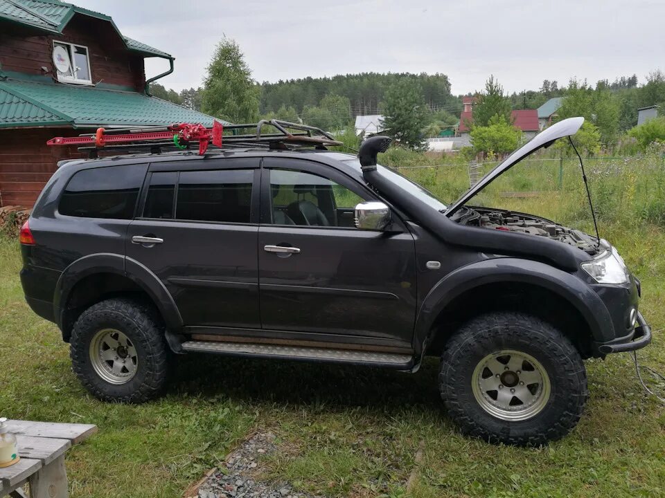 Колеса на паджеро спорт. Mitsubishi pajero sport 2 колеса. Pajero sport на 33 колесах. Колеса на паджеро спорт. Mitsubishi pajero sport 33 колеса.