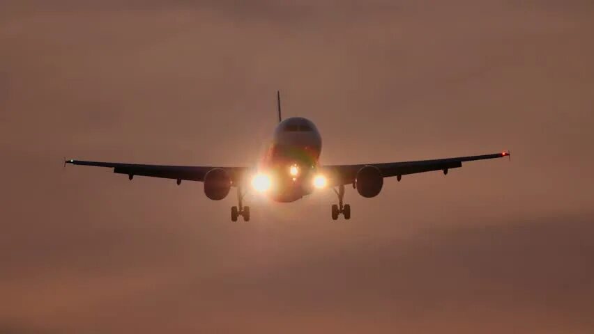 Landing light. Light aircraft. airplane landing. landing lights on c172.