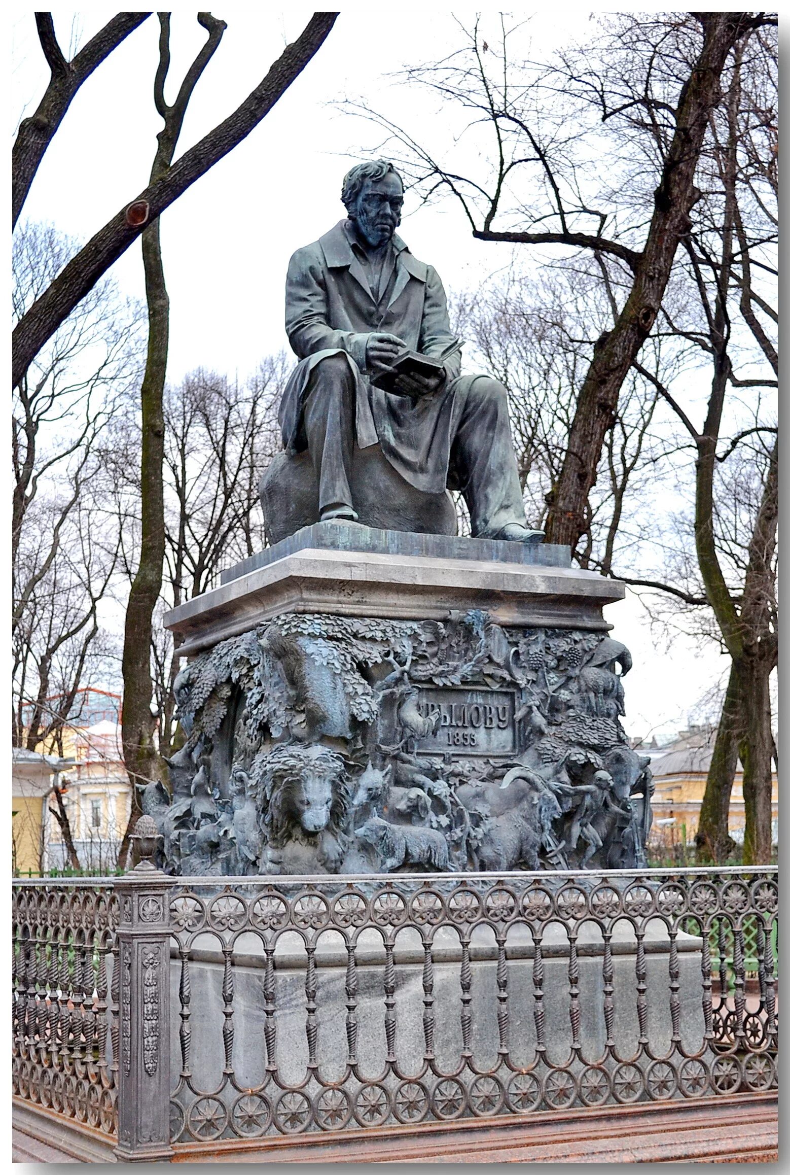 памятник баснописцу крылову. крылов иван андреевич памятник в летнем саду. клодт памятник крылову. иван андреевич крылов памятник. крылов иван андреевич памятник в летнем саду.