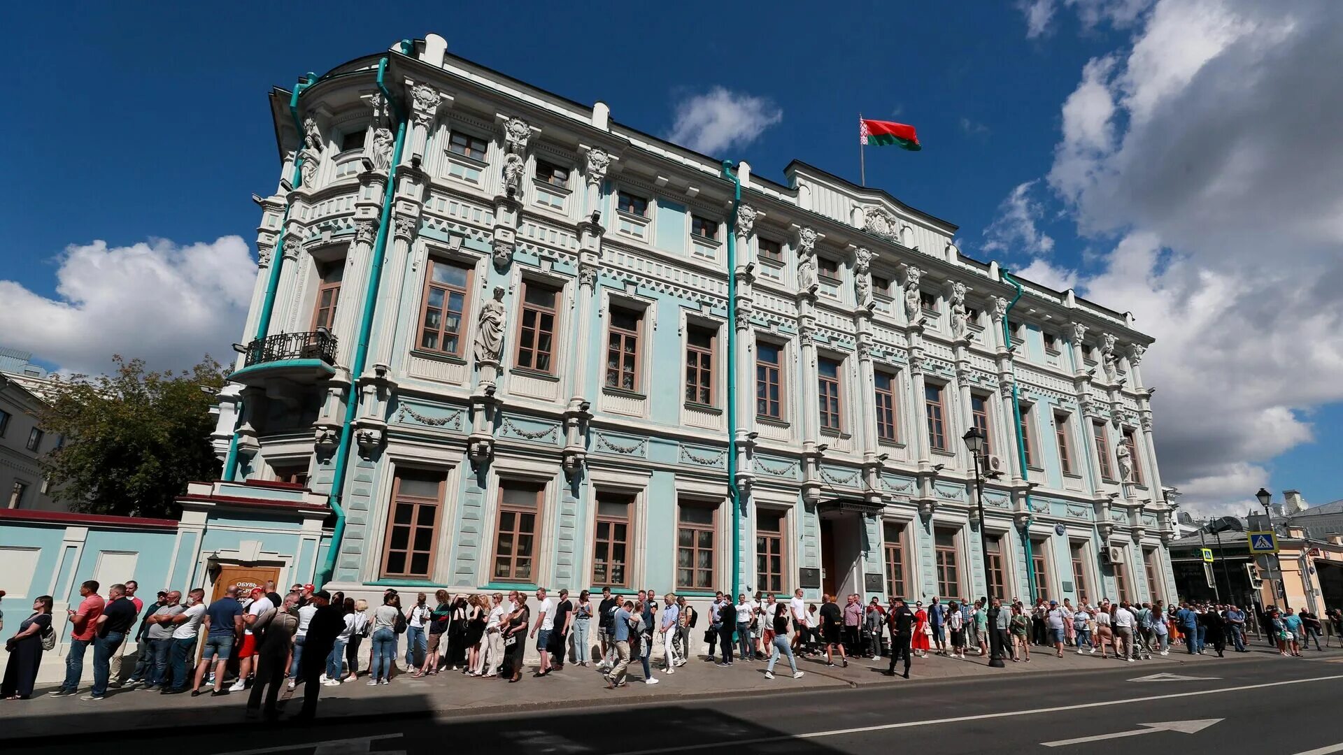 Посольство Белоруссии в Москве. Посольство в белорусское белорусское Москве. Здание посольства Белоруссии в Москве. Посольство Минска в Москве.