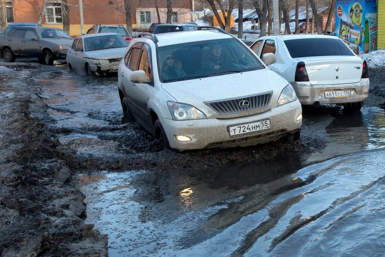 Дороге мало того что в. Плохие дороги. Плохие дороги в России. Плохая дорога. Ужасные дороги России.