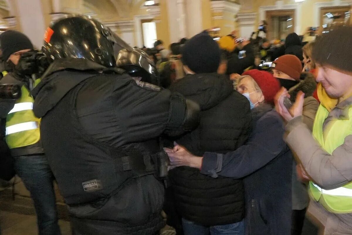 Митинг в спб. Митинг на невском проспекте. Невский проспект сейчас. Митинг 31 января 2021 санкт петербург навальный. Демонстрация в москве сейчас прямой эфир.