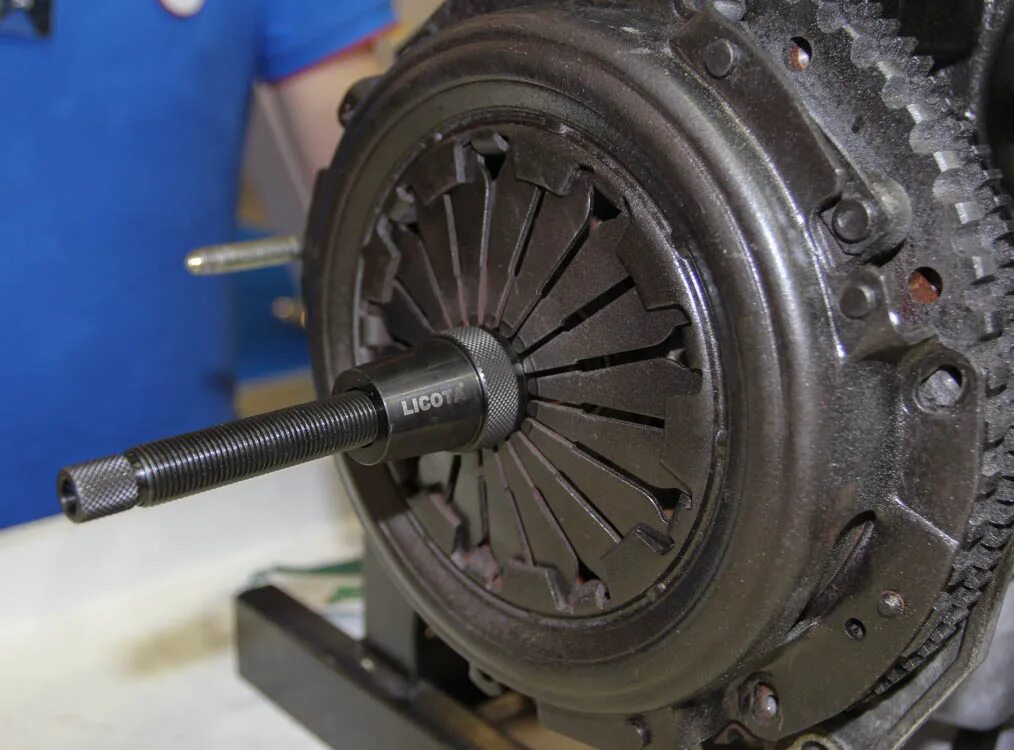 Центровка сцепления мтз 80. Центровка сцепления. Центровка сцепления. Оправка диска сцепления ваз 77186 (сервис ключ). 4.