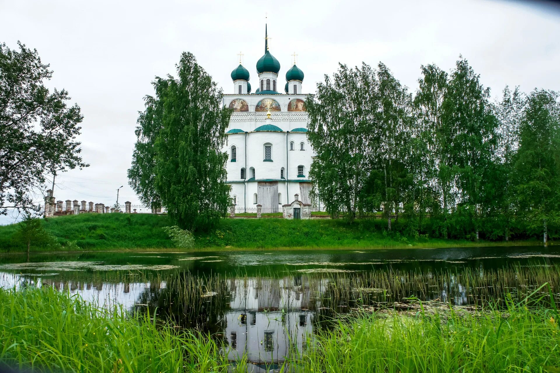 Жемчужное озеро Сольвычегодск. Сольвычегодск. Скульптуры города Сольвычегодск. Сольвычегодск источник. Погода в сольвычегодске на 10 дней точный