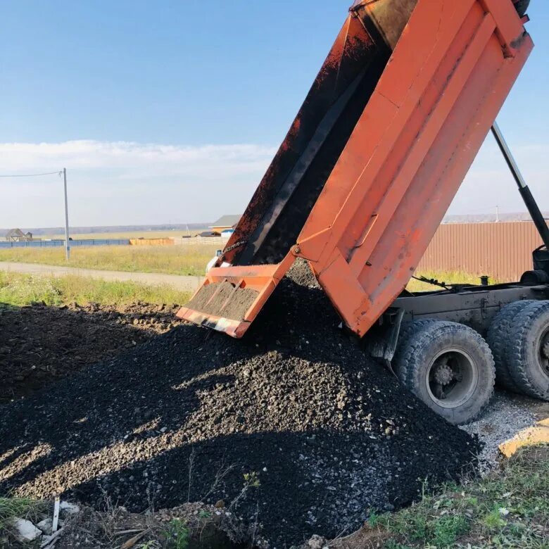Камаз с щебнем. Асфальтная крошка 3 куба. Сколько асфальта в камазе. 10 кубов асфальтной крошки. Сколько асфальта в камазе.