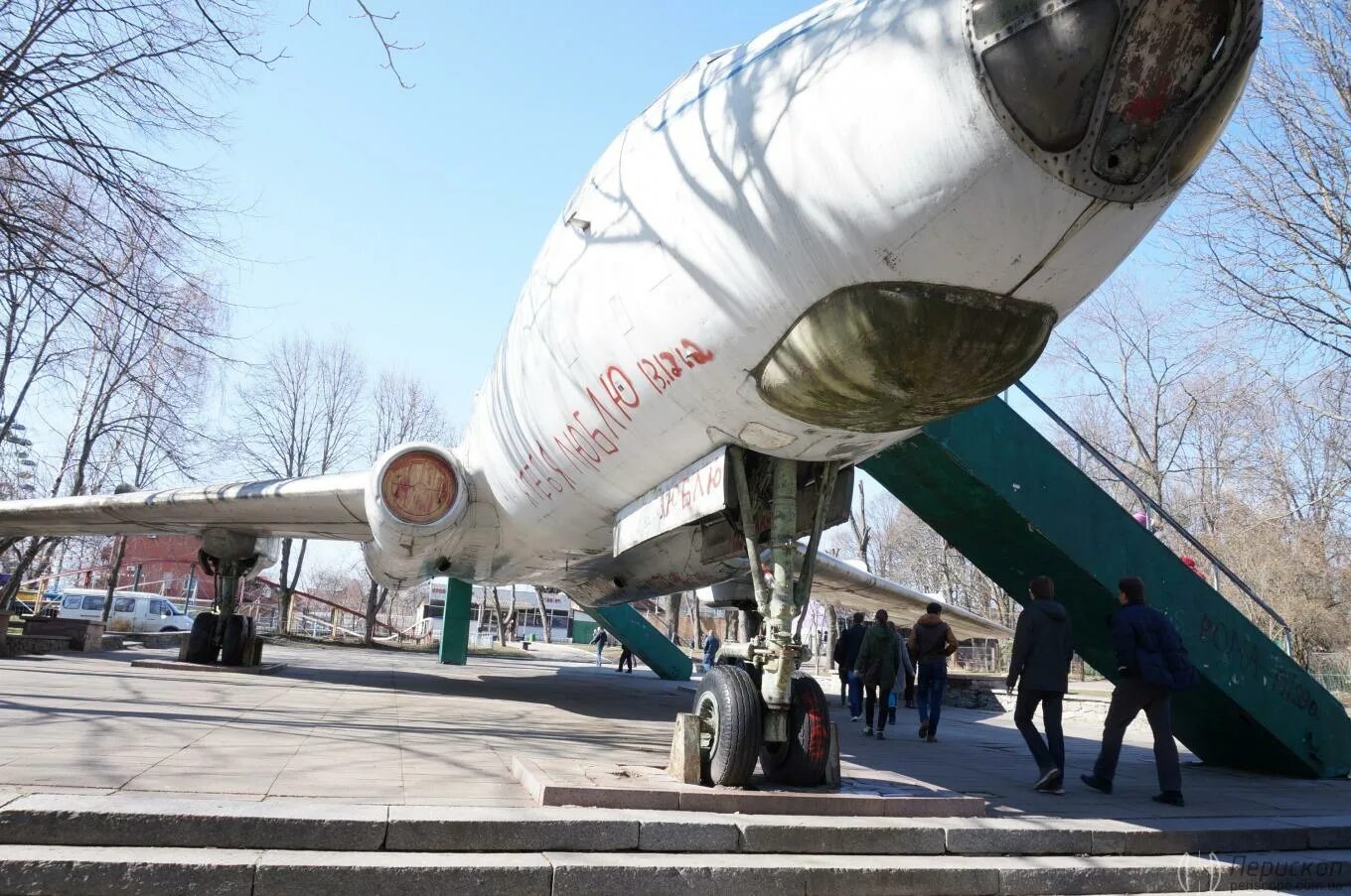 Самолет новокузнецк. Самолёт в парке Гагарина Кумертау. Самолет в парке Гагарина в Самаре. Новокузнецк парк Гагарина самолет. Парк Гагарина Кумертау.