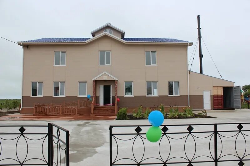 Дом южно курильск. Село головнино южно-курильский. село головнино кунашир. село головнино сахалинская область. головнино сахалинской южно-курильского.