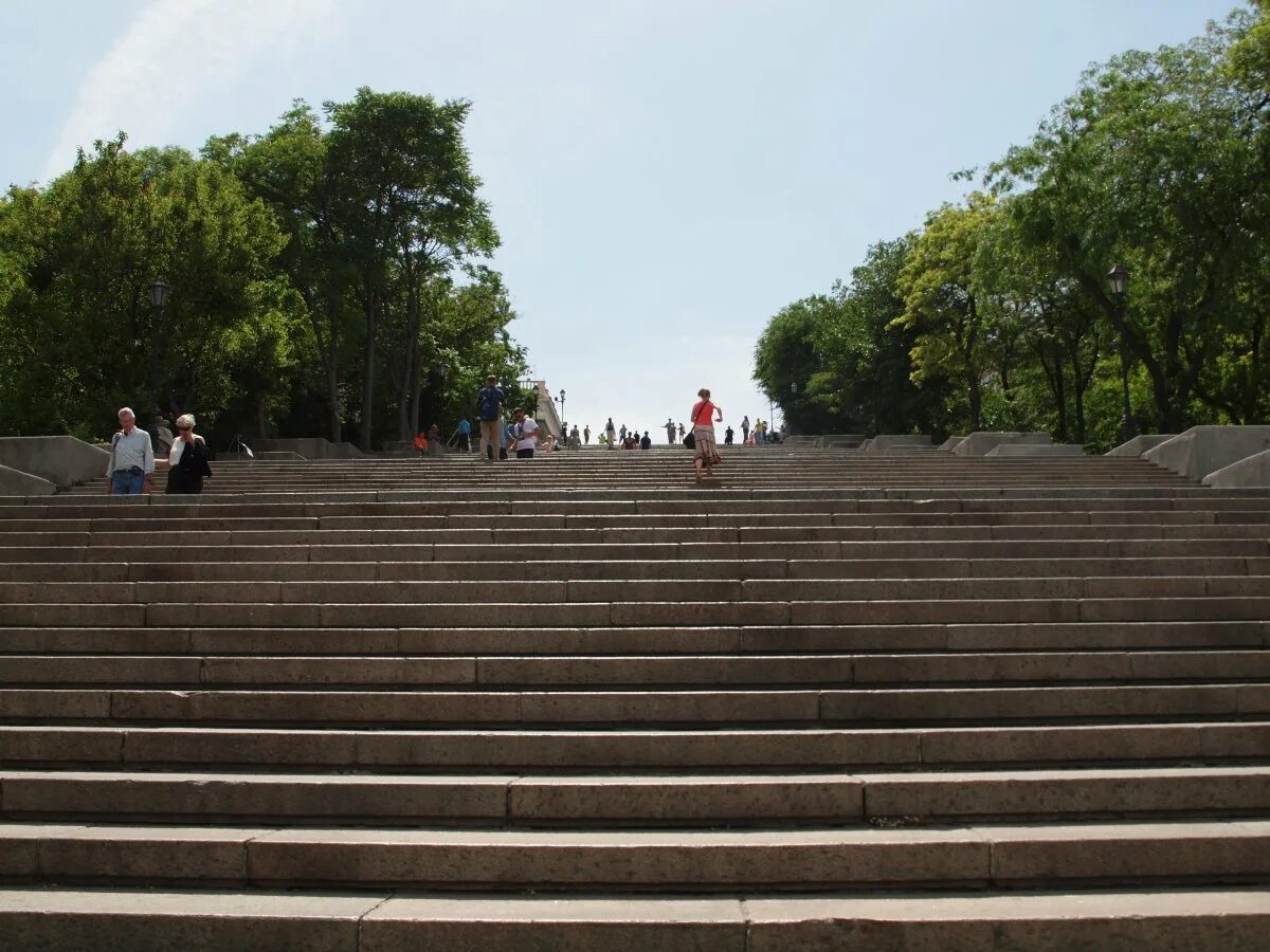 Потемкинская лестница ступеньки. Потёмкинская лестница Одесса. Потемкинская лестница Одесса 1920. Одесса вид с Потемкинской лестницы. Одесса Дерибасовская улица и Потемкинская лестница.