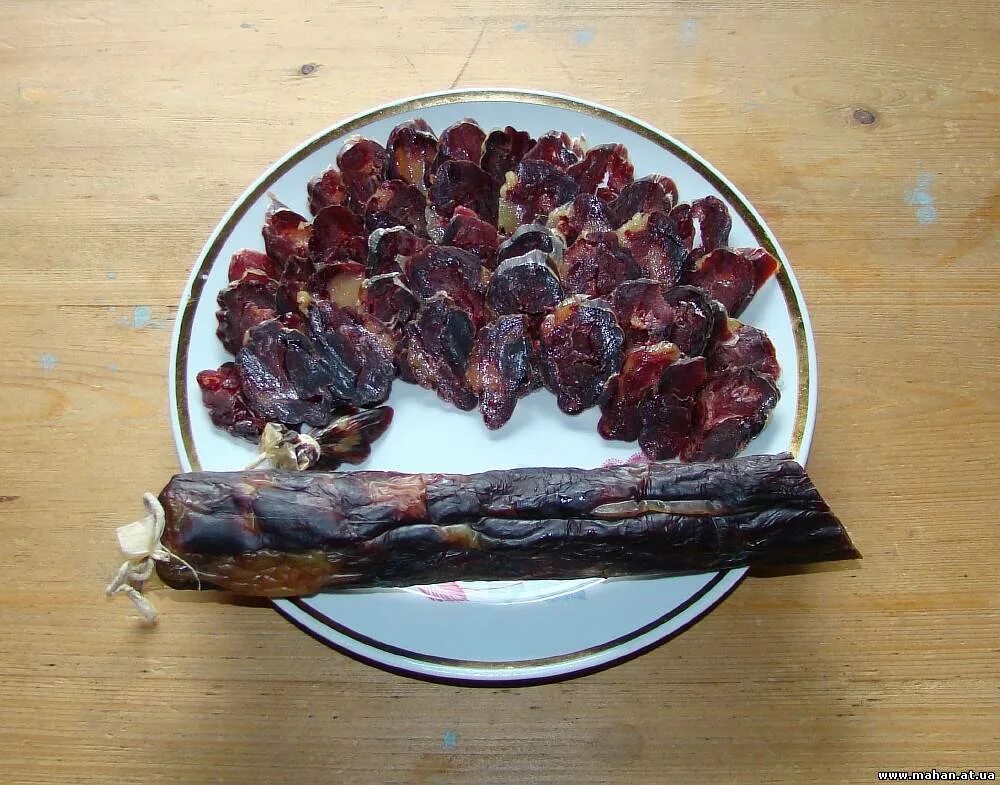 Казылык из конины. Колбаса конская сыровяленая казылык. Башкирская конская колбаса казылык. Конская колбаса. Махан колбаса из конины.