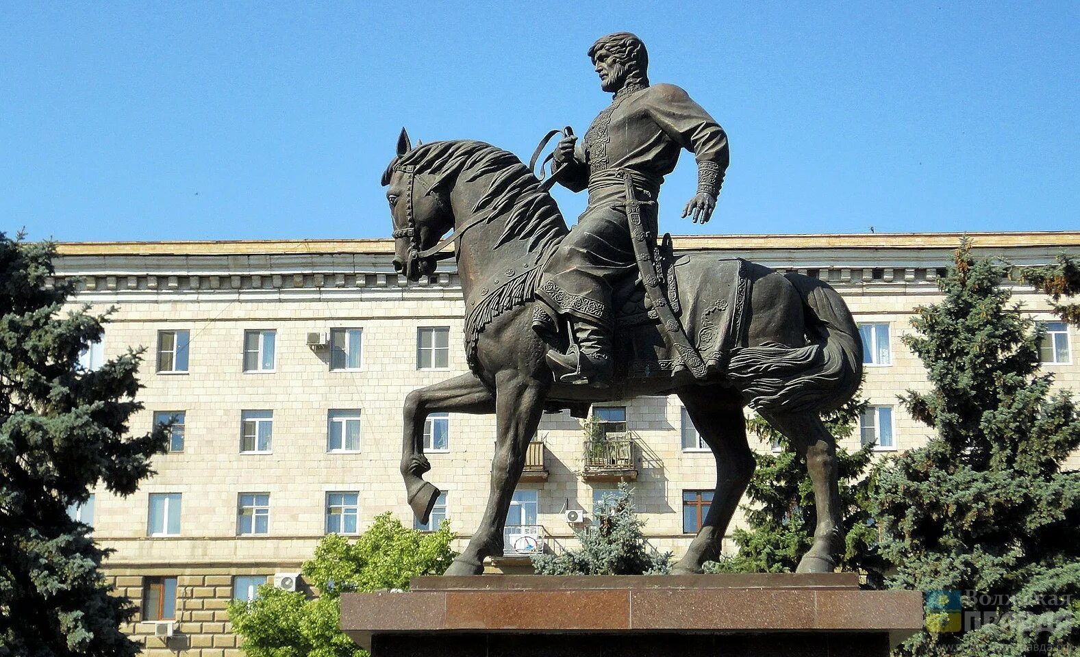 Памятник историческому деятелю в россии. Памятник Григорию Засекину в Волгограде. Памятник князю Засекину в Волгограде. Памятник Воеводе Засекину в Волгограде.