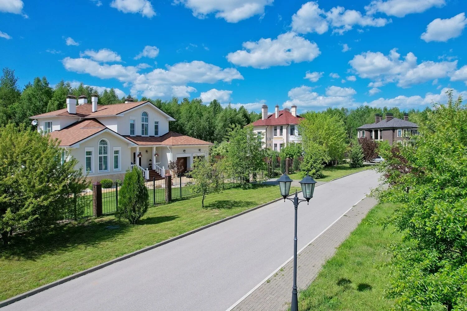 Семкино поселок химки. Новая рига кп ренессанс парк. Поселок новый 1. Поселение первомайское троицкий административный округ. Ренессанс парк коттеджный поселок чесноково.