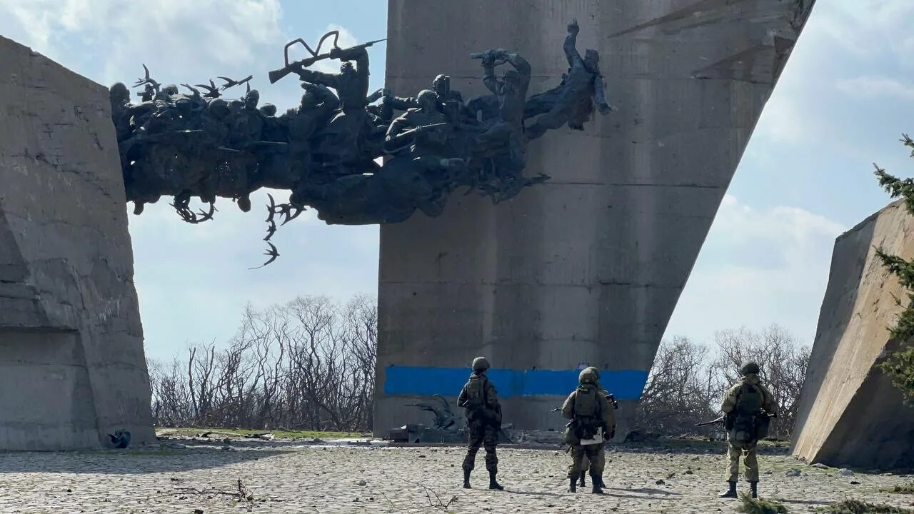 военные фото. изюм город кременец. атака россии на украину. российский войска изюм. город изюм 2022.