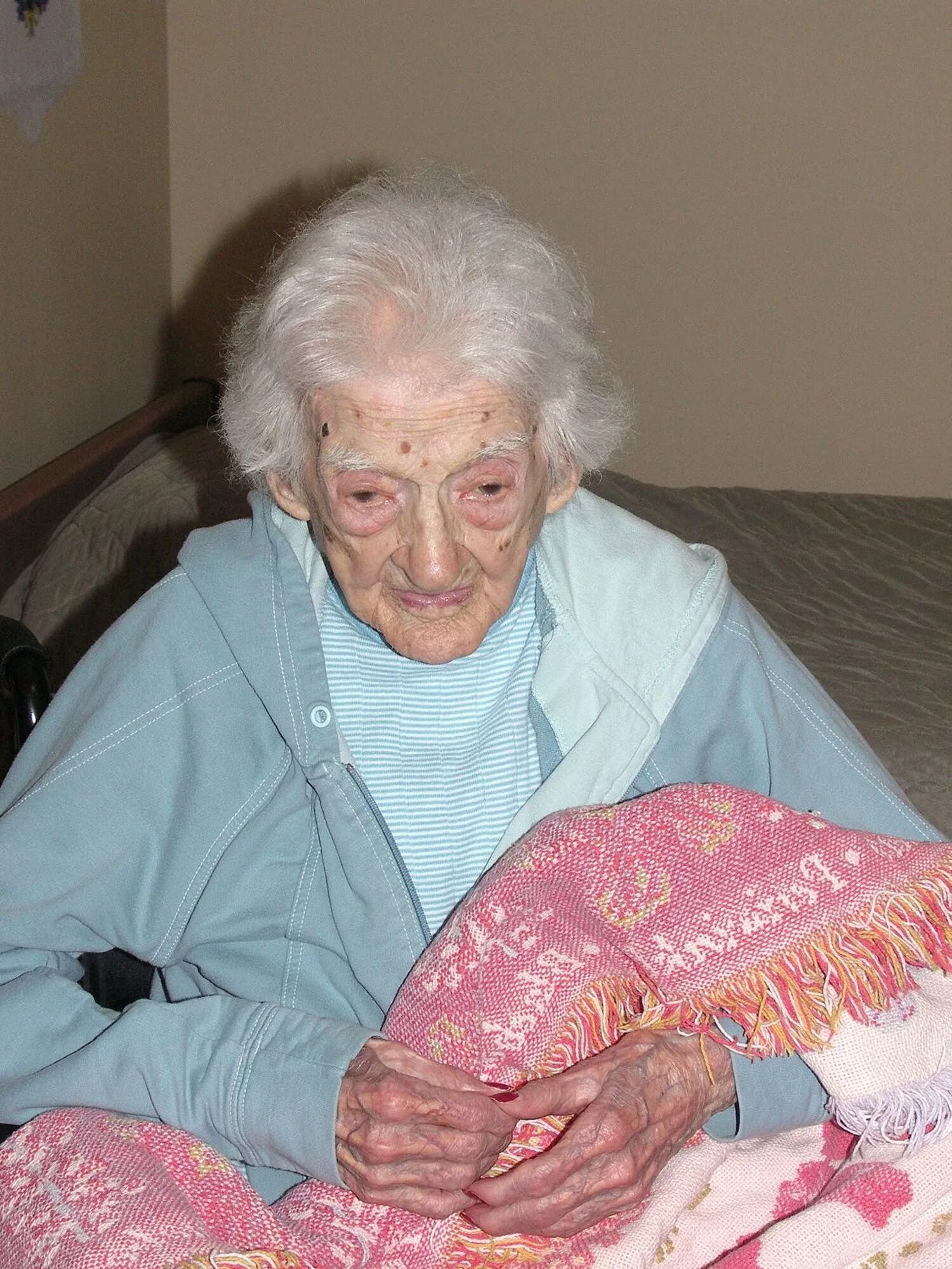 Сильно старая бабушка. Эдна Паркер. Эдна Паркер — прожила 115 лет. Эдна Паркер Уотсон.