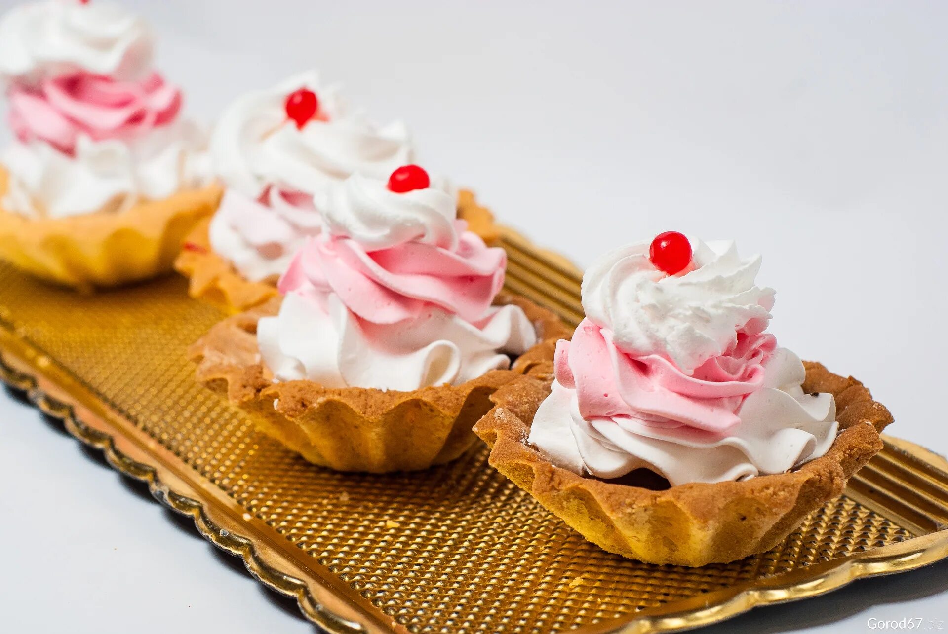 Корзиночки со сливочным кремом. Пирожное корзинка. Красивые пирожные. Корзиночки со сливочным кремом. Корзиночки со сливочным кремом.