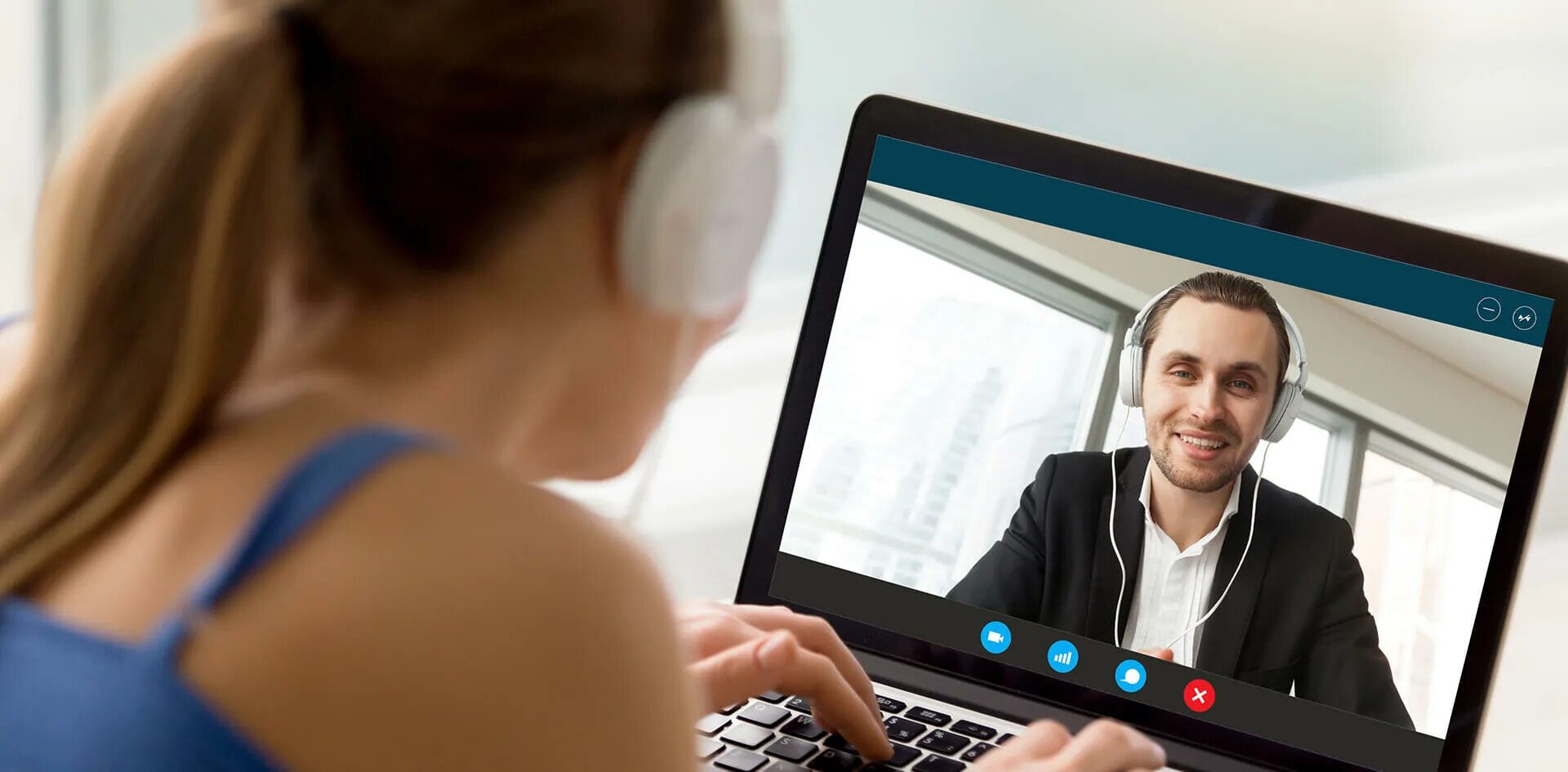 Виртуальная любовь. Разговор в интернете. Общение иллюстрация. Интернет общение с парнем. Реальное и виртуальное общение.