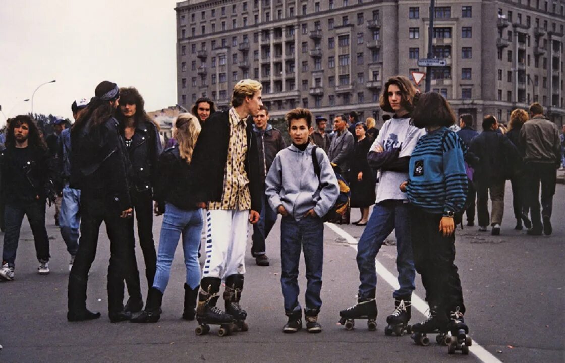 Картинки 90. Эпоха 90е Нана. Молодежь в 90-е годы. Москва в 90=е молодежь. Подростки 90-х в России.