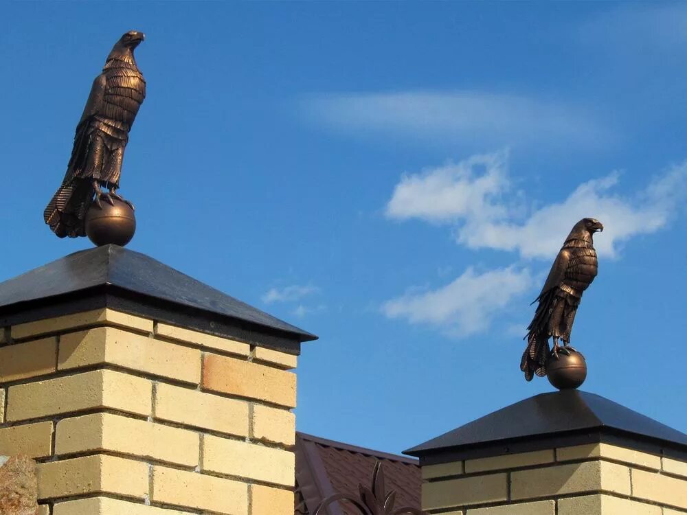 скульптуры на столбах. статуя столб. столбы выветривания маньпупунёр в республике коми. статуя столб. статуя столб.