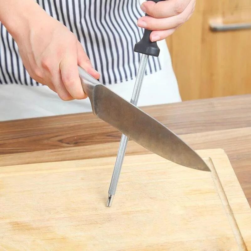 Заточка предмет. Заточка кухонных ножей. Правильная заточка кухонного ножа. Заточенный нож. Ножеточки для кухонных ножей.