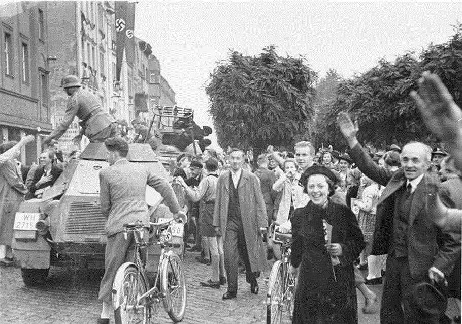 Аншлюс Судеты 1938. Восстание судетских немцев 1938. Немецкие войска в Париже 1940. Европа входит в войну