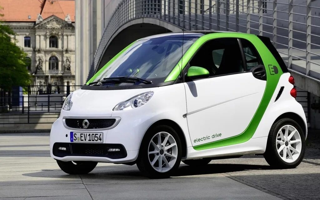 1 электронной автомобилей. Smart Fortwo электромобиль. Mini elektromobil электромобиль. Smart Fortwo Electric Drive. Smart Fortwo Electric Электромотор.